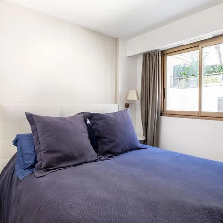 Monaco Sea View-hosted By Sweetstay